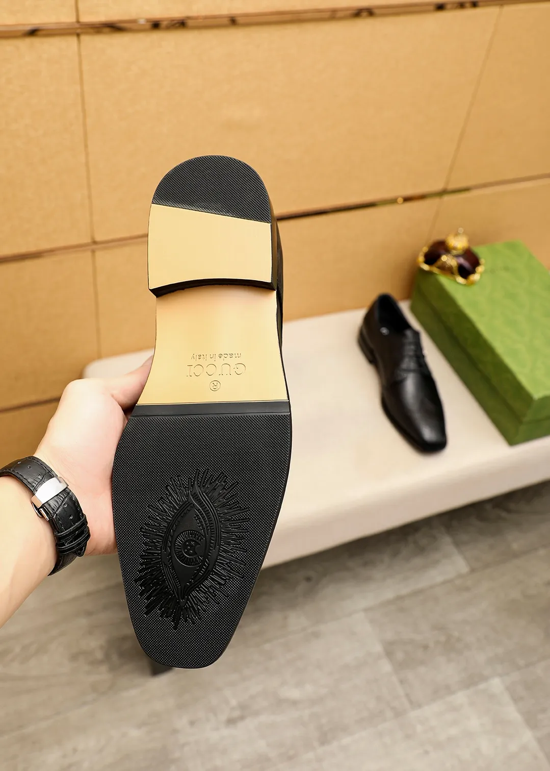 Men's shoes 💰442 💐 Product trademark: GUCCI "Gucci" business leather shoes Regular size: 38-44 (45.46🉑️customized) Product materials: Selected imported first-layer calfskin upper, imported small dyed cowhide leather lining. Strong three-dimensional visual effect, combined outsole Color: 1⃣️color optional